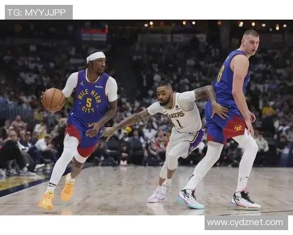 三分还是在线！波普上半场三分3中2拿到6分 另有2篮板1助攻